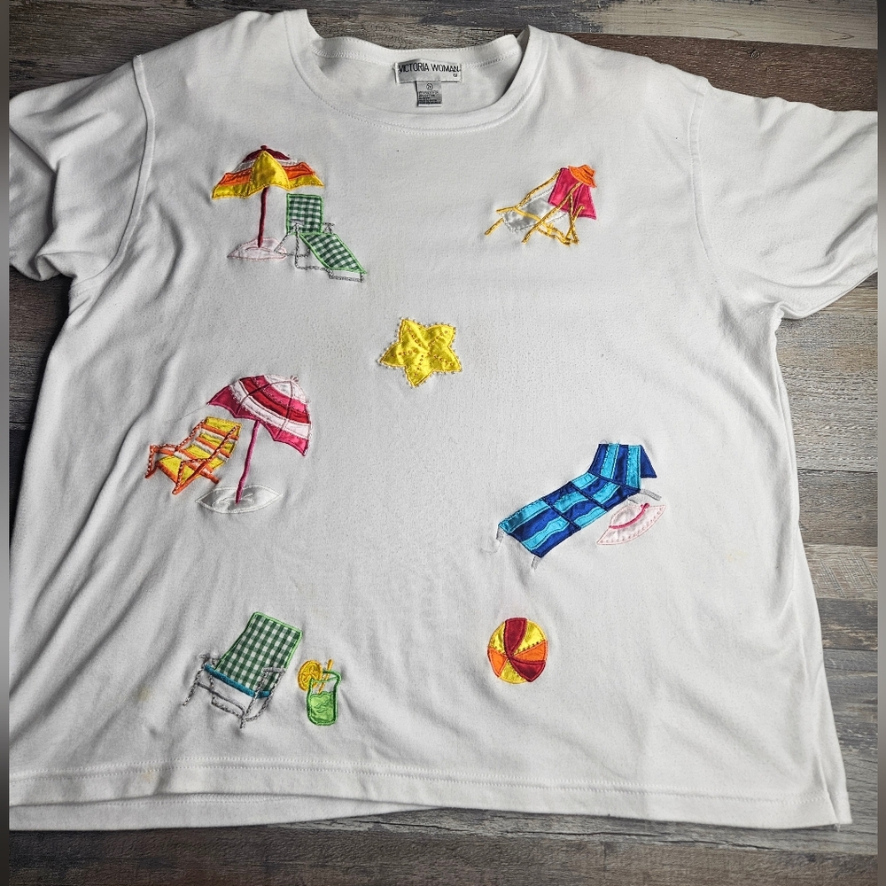 Victoria Woman Vintage Tshirt Womens 2X Beach Chairs Umbrella Beads Bright Color